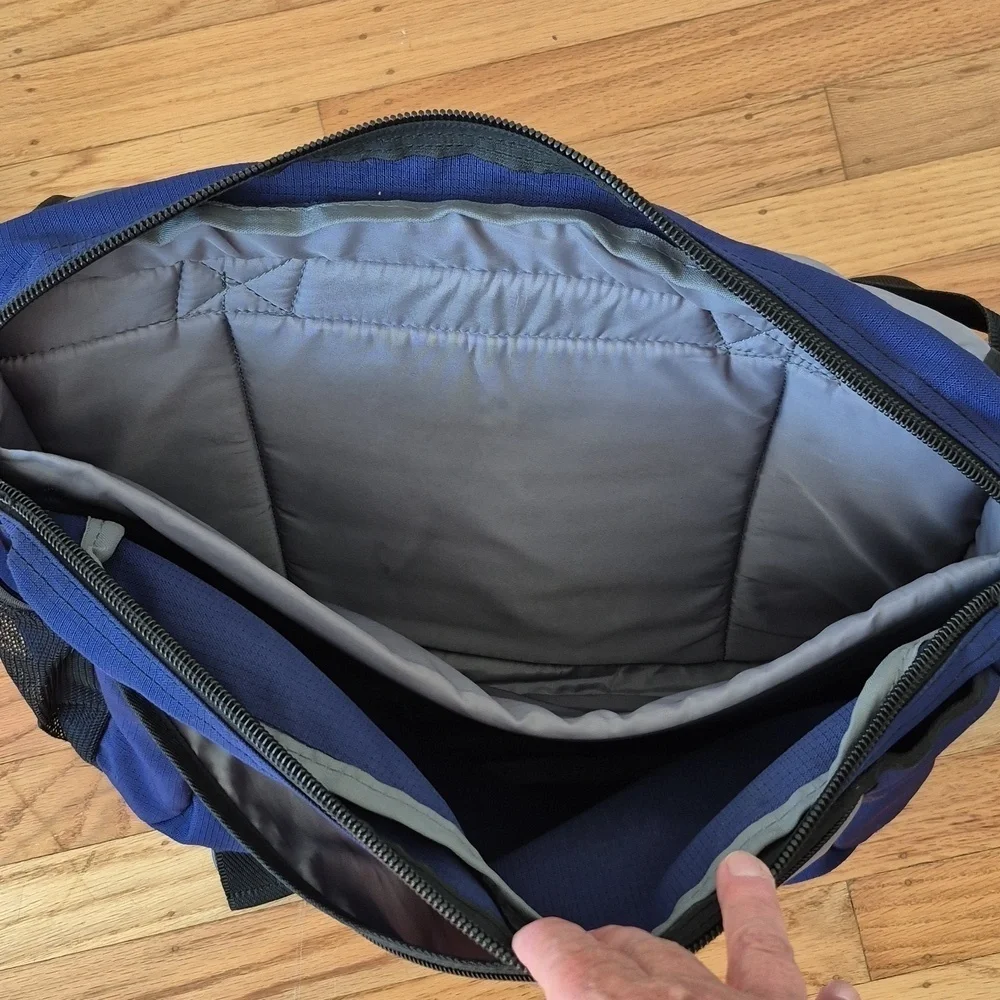 Samsonite Modern Utility Messenger Laptop Bag 17x14 Gently Loved